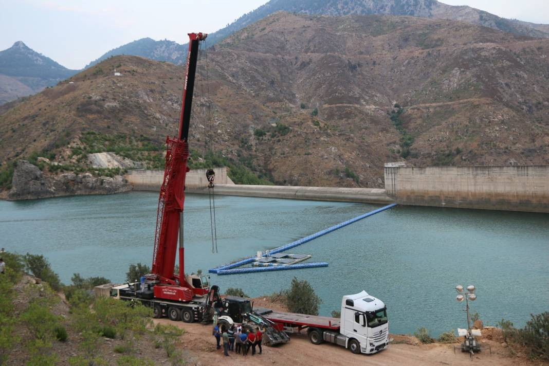 Adana'da göle düşen helikopterin enkazı JAK ve SAK Timleri tarafından çıkarıldı - Resim: 5